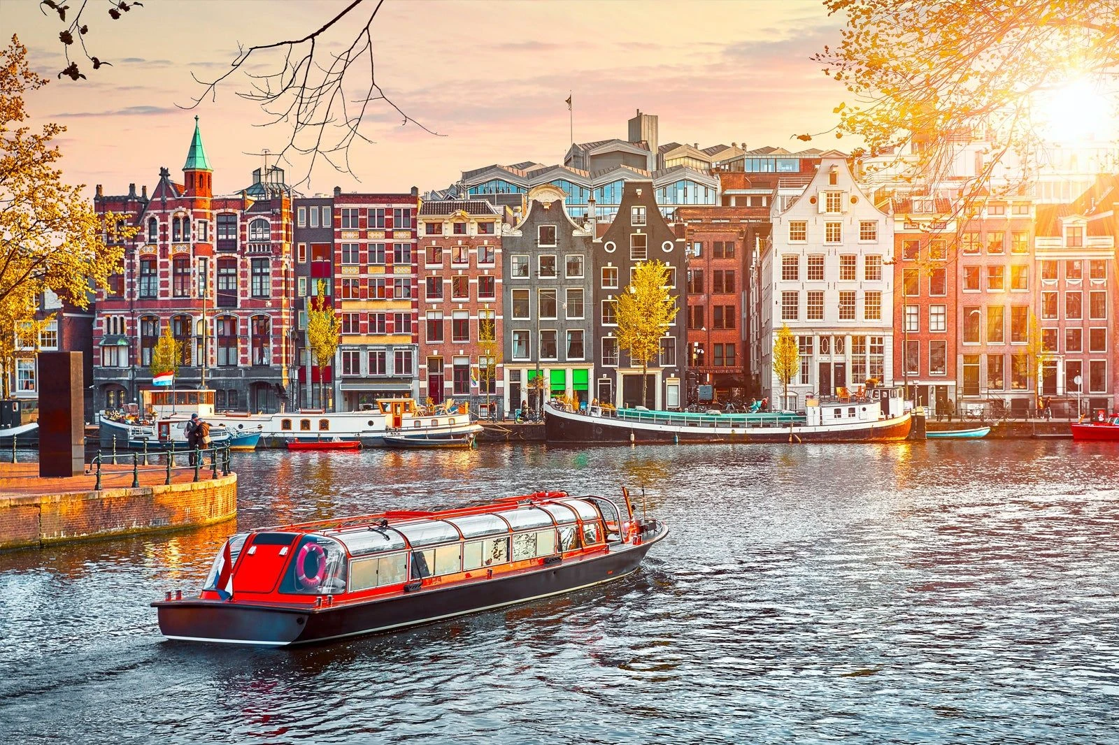 ADANA’DAN BENELÜX & PARİS & KÖLN & COLMAR TURU SUNEXPRESS HAVAYOLLARI İLE 6 GECE 7 GÜN
