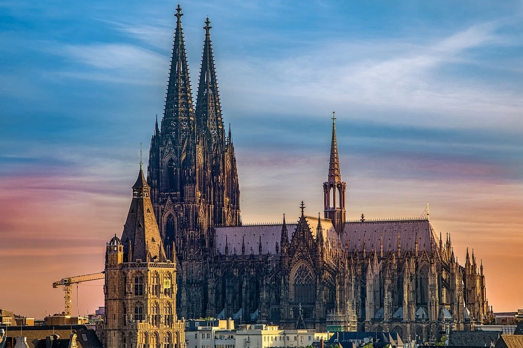 ADANA’DAN MEGA BENELUX & PARİS & KÖLN & COLMAR TURU