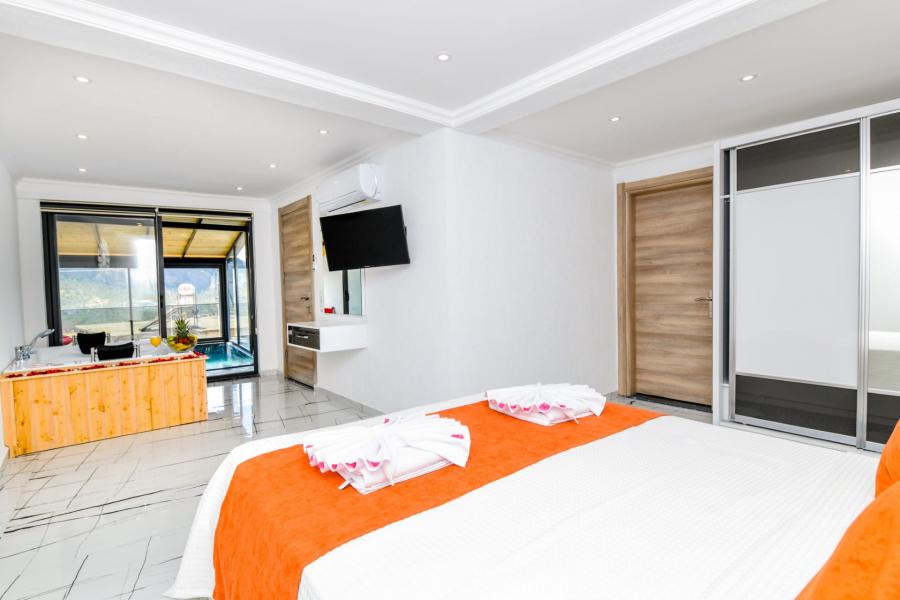 KALKAN 2 YATAK ODALI ISITMALI HAVUZLU VİLLA