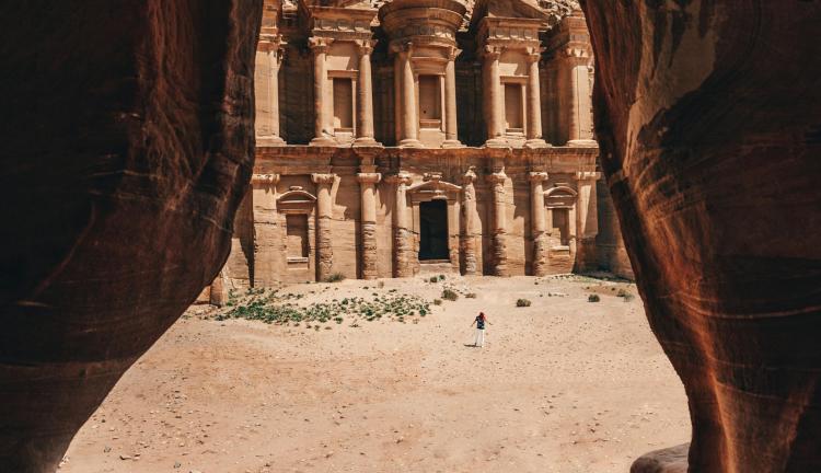 KIZIL KUMLAR VE ANTİK SIRLAR: ÜRDÜN