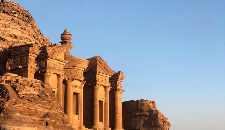 KIZIL KUMLAR VE ANTİK SIRLAR: ÜRDÜN