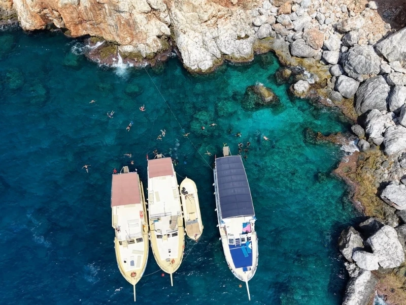Tekne ile Alanya’da Tüplü Dalış Turu