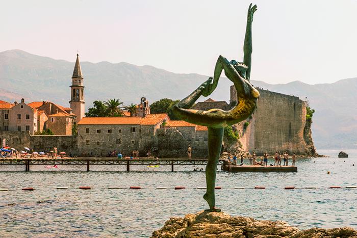 İzmir Çıkışlı Kosovalı Balkanlar Ekstra Turlar Akşam Yemekleri ve Budva Yüzme Molası Dahil !