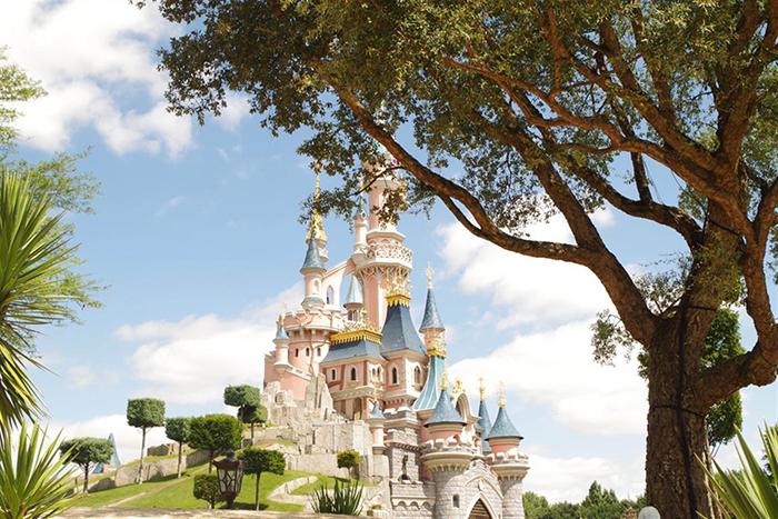 İzmirden Direkt Sefer Sömestre Özel ile Brüksel & Brügge & Paris & Disneyland Turu