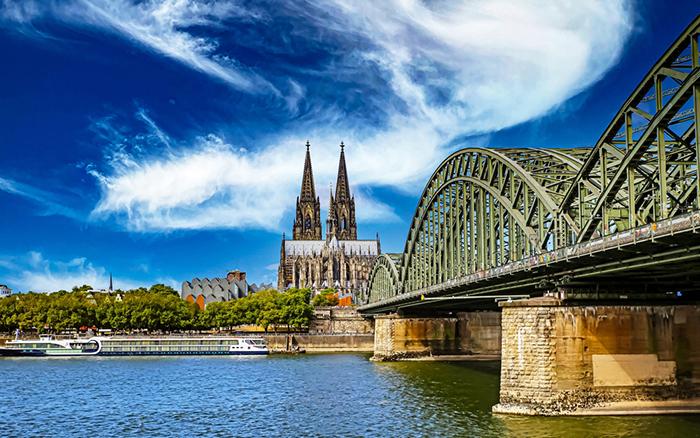 İzmir Çıkışlı Sömestre Özel  Köln & Lüksemburg & Paris Turu