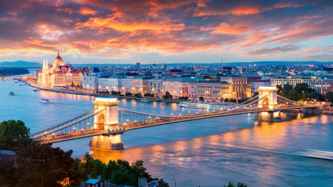 Türk Hava Yolları ile Yılbaşı Özel Budapeşte & Viyana Turu  4 Gece 